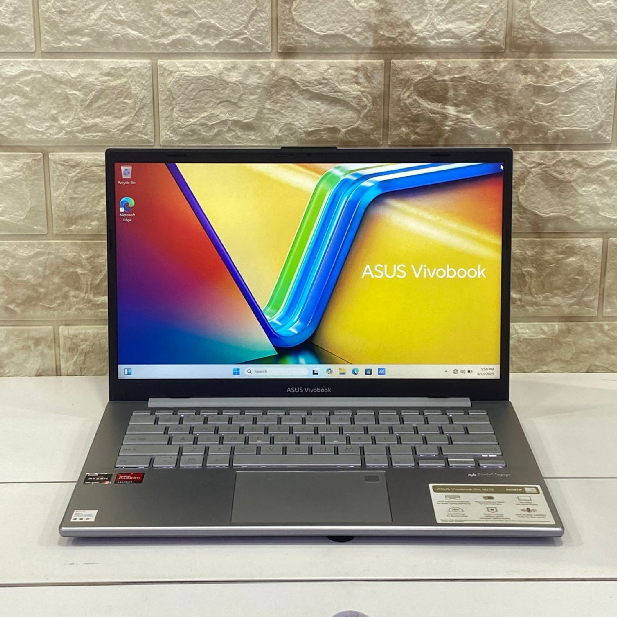 ASUS E1404FA  AMD R3 RAM 8 SSD 2ND SILVER