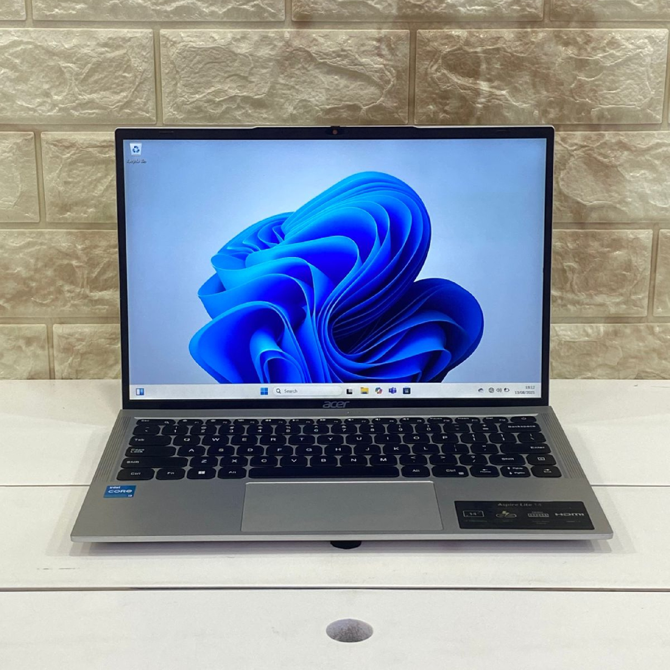 ACER  AL14-51M  CORE I3 RAM 8 SSD 